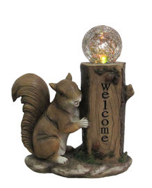 Chine Lumière solaire d'écureuil de jardin classique d'accueil, lumières solaires animales extérieures avec la boule en verre fournisseur